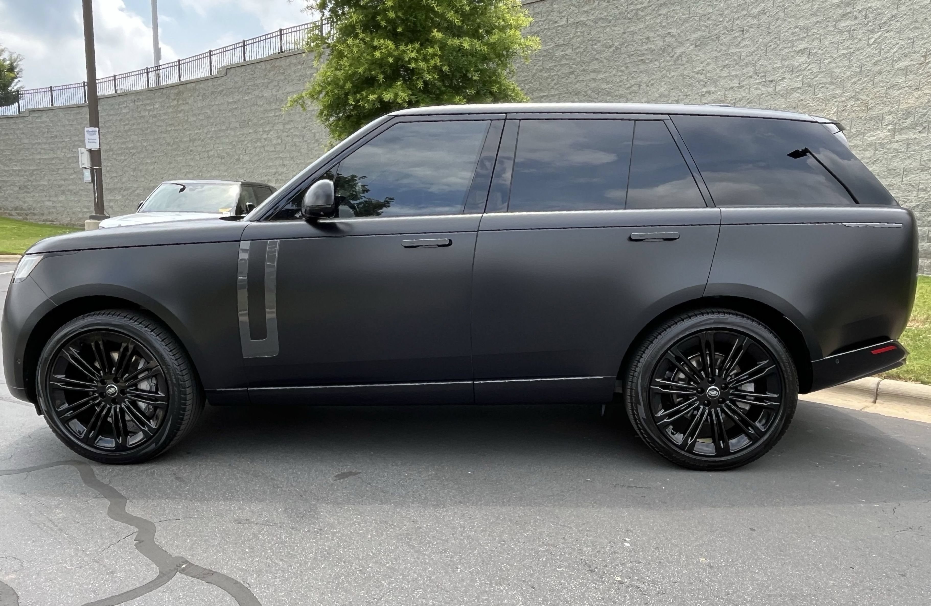 Certified 2024 Land Rover Range Rover SE AWD/4WD image 4