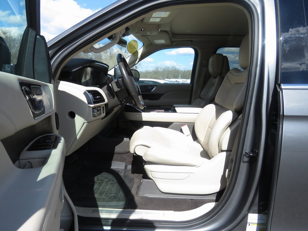 Used 2021 Lincoln Navigator Reserve w/ Luxury Package image 11
