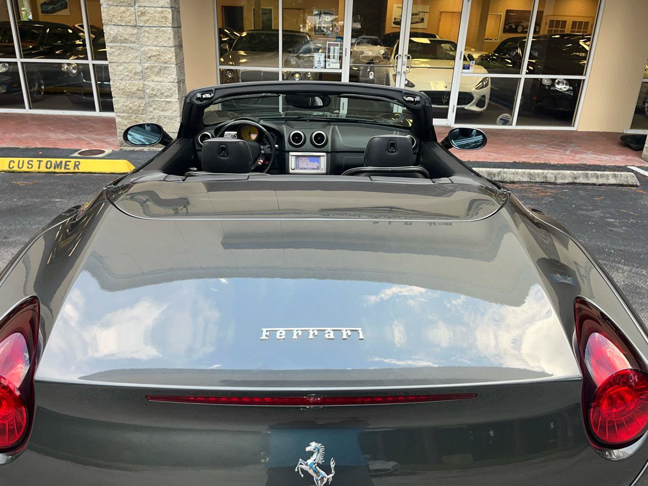 Used 2011 Ferrari California RWD image 7