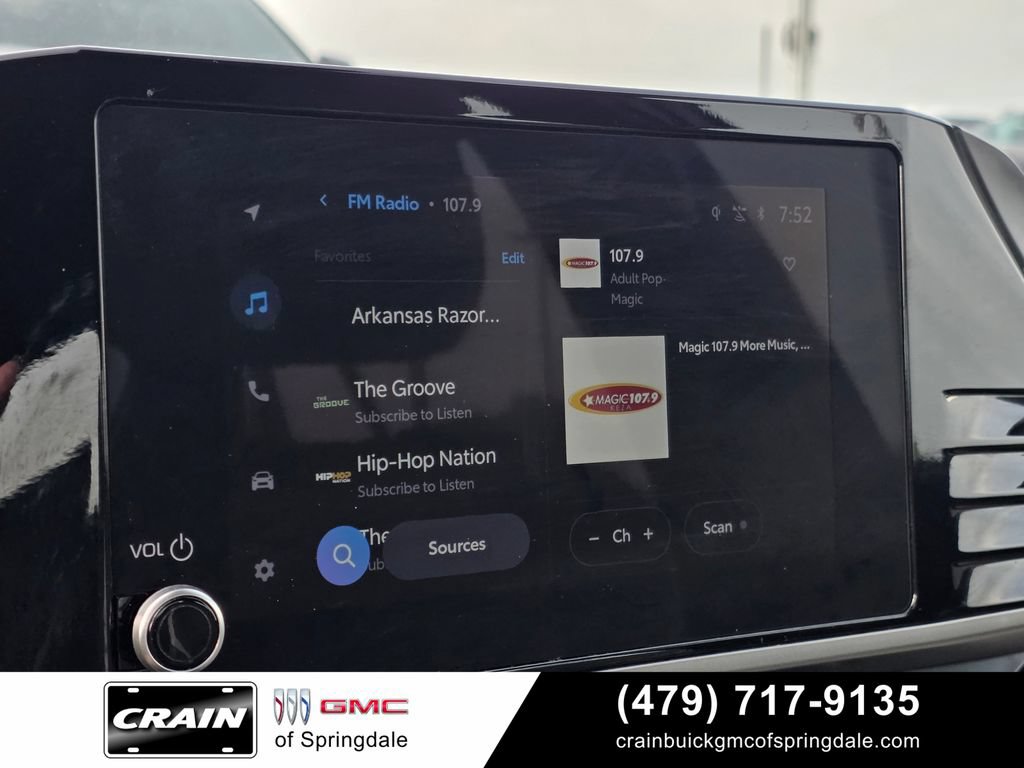 Used 2025 Toyota Camry SE FWD image 15