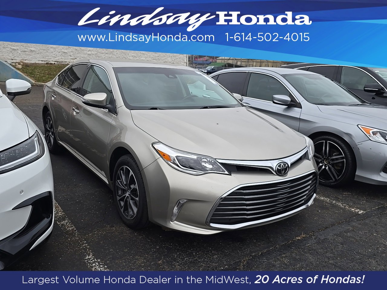 Used 2017 Toyota Avalon XLE image 3