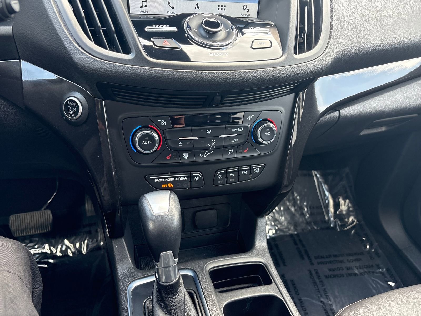 Used 2017 Ford Escape Titanium w/ Equipment Group 301A AWD/4WD image 17