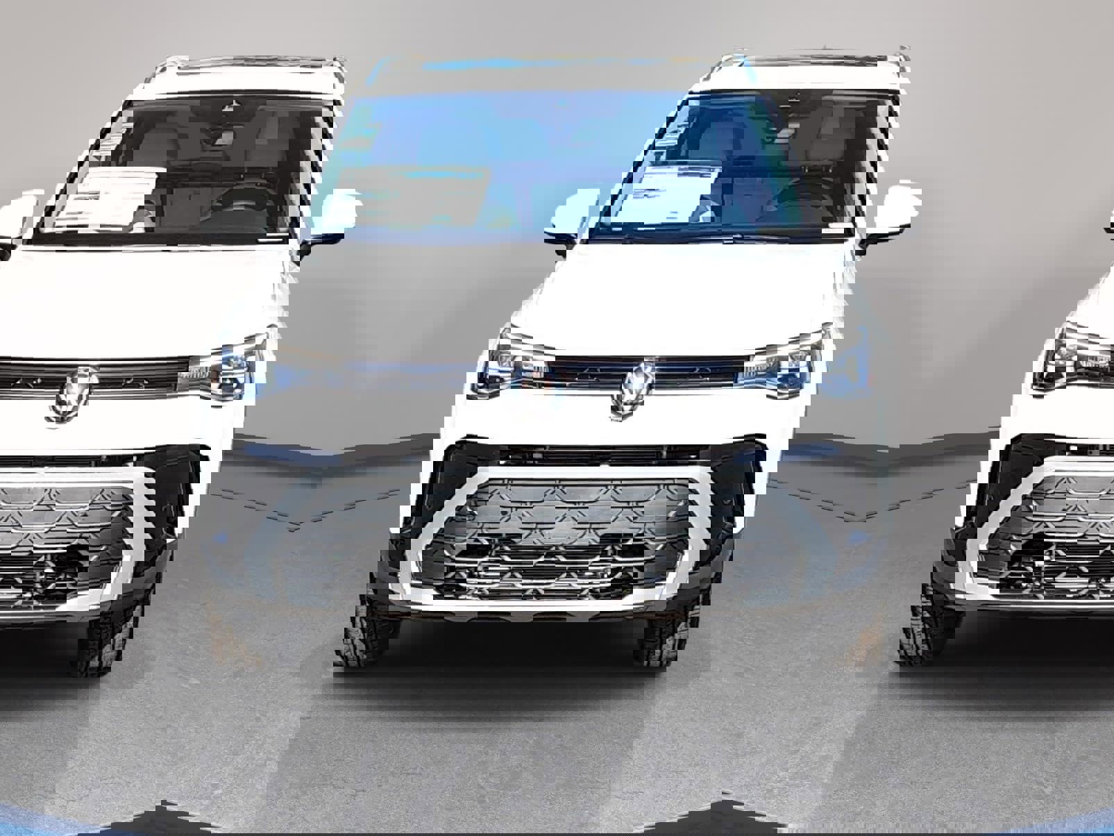 New 2026 Volkswagen Taos SE image 2