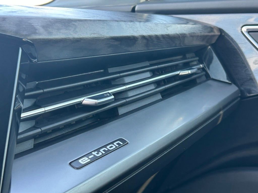 Used 2024 Audi Q4 e-tron Premium w/ Convenience Package image 41