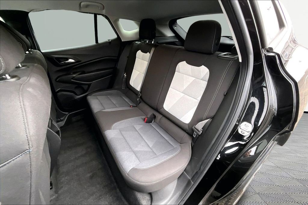 Used 2025 Chevrolet Trax LS image 26