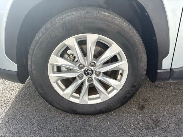 Used 2023 Toyota Corolla Cross LE image 6