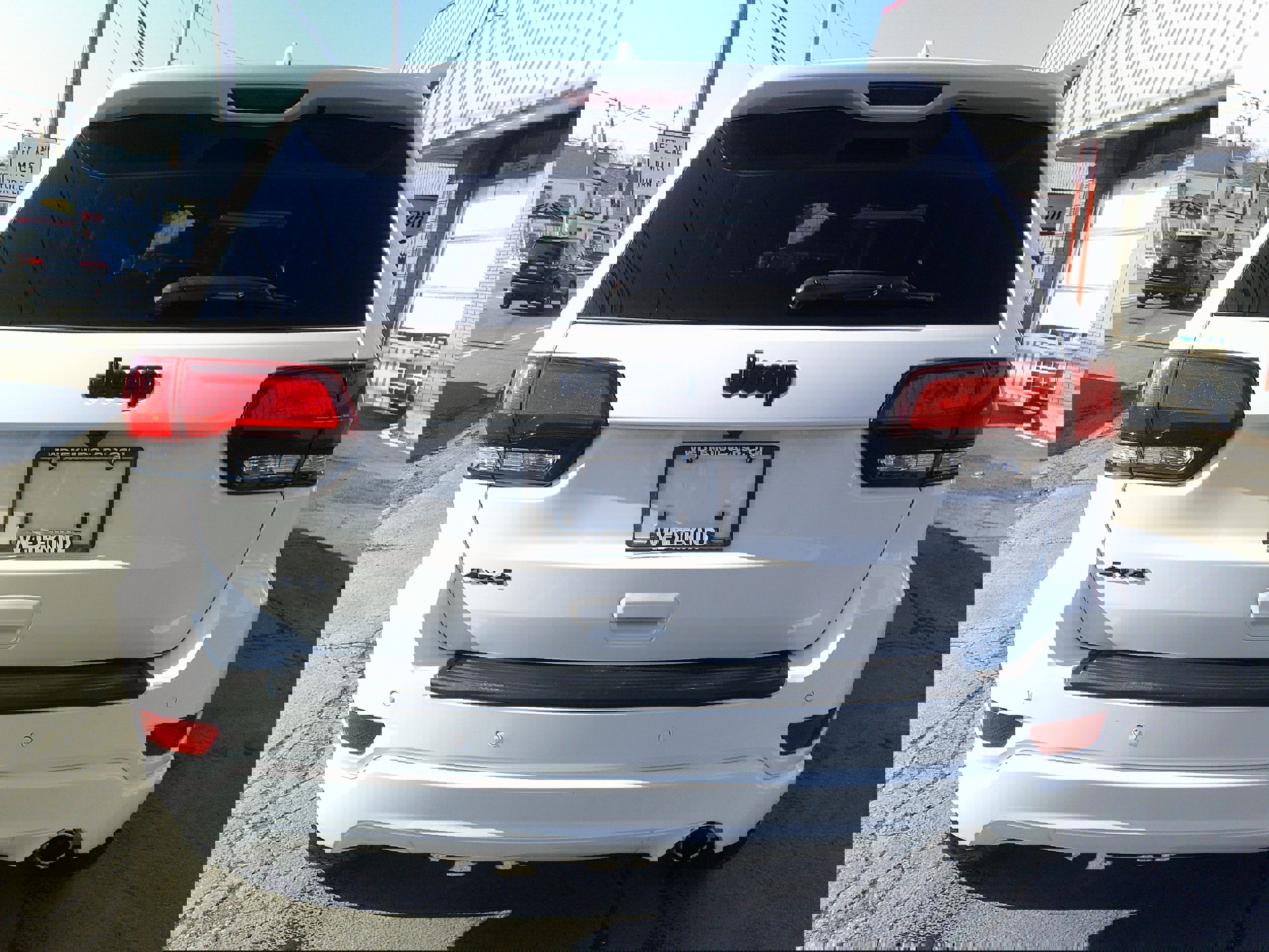 Used 2022 Jeep Grand Cherokee Laredo X image 4