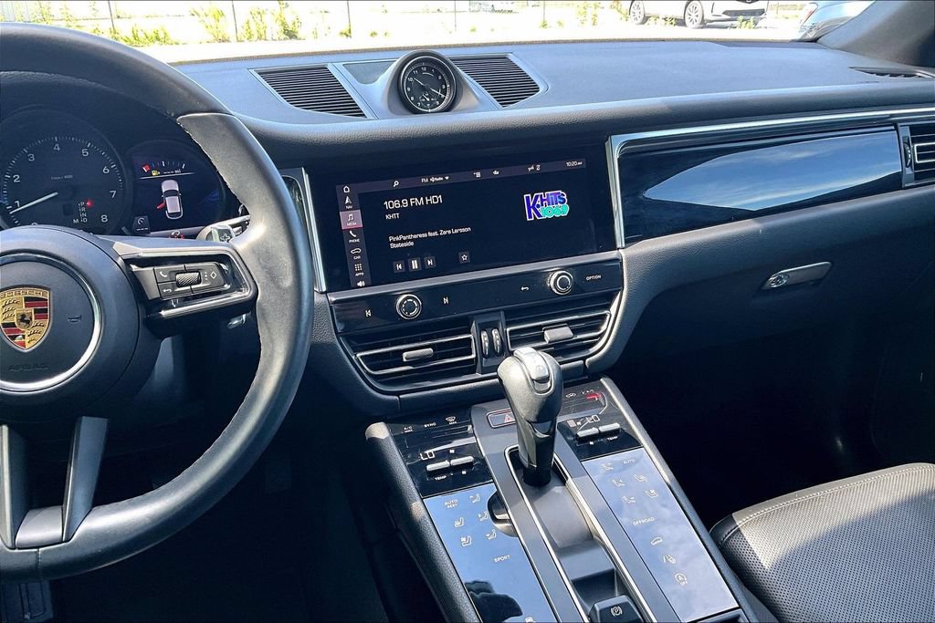 Used 2022 Porsche Macan w/ Premium Package Plus AWD/4WD image 8