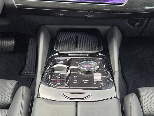 Used 2025 BMW i5 eDrive40i RWD image 11