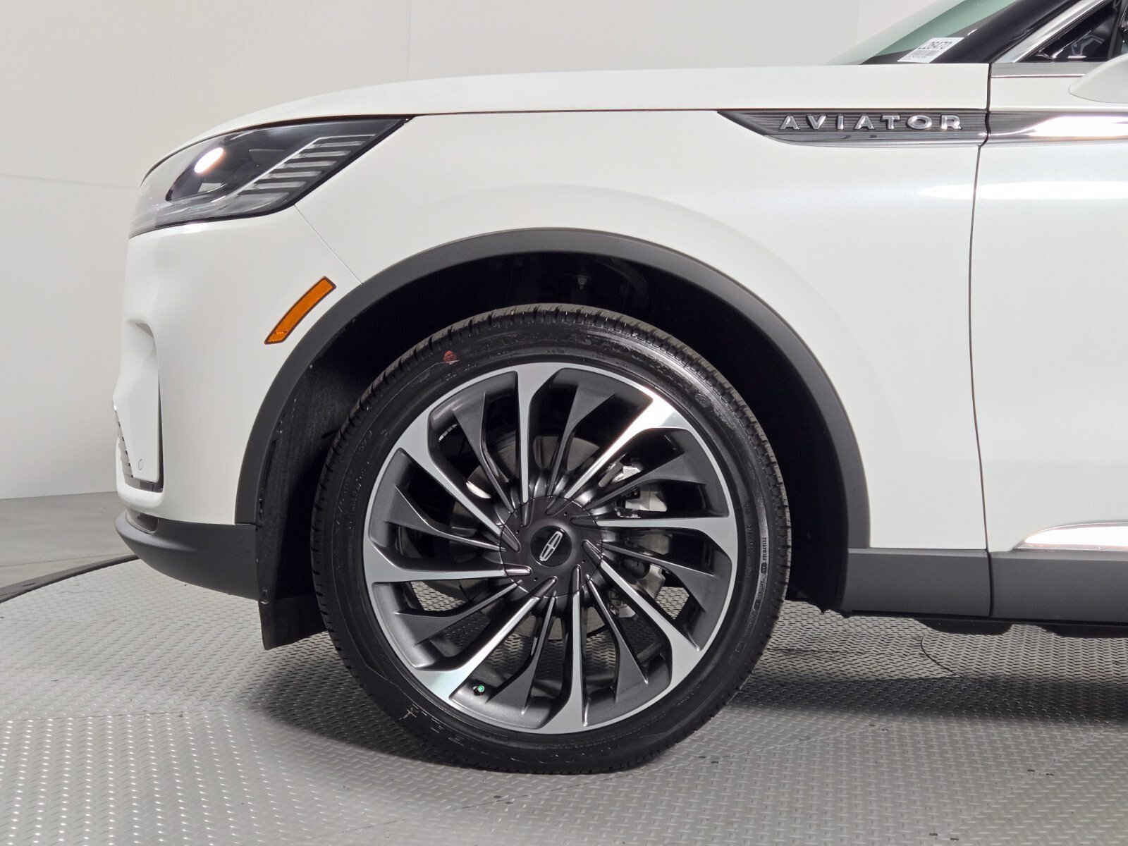 New 2026 Lincoln Aviator Reserve w/ Luxury Package RWD image 11