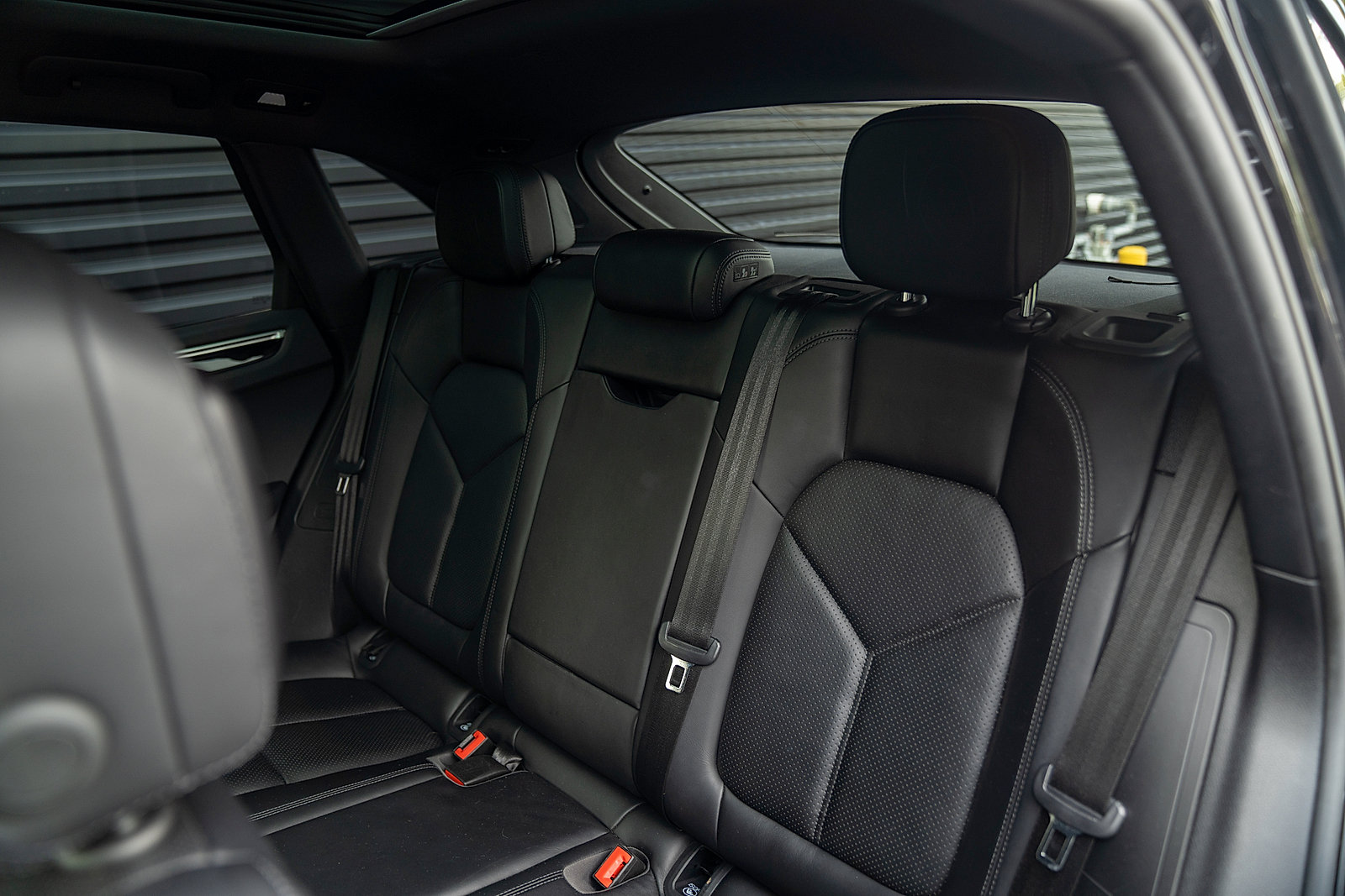 Used 2018 Porsche Macan Sport Edition AWD/4WD image 19