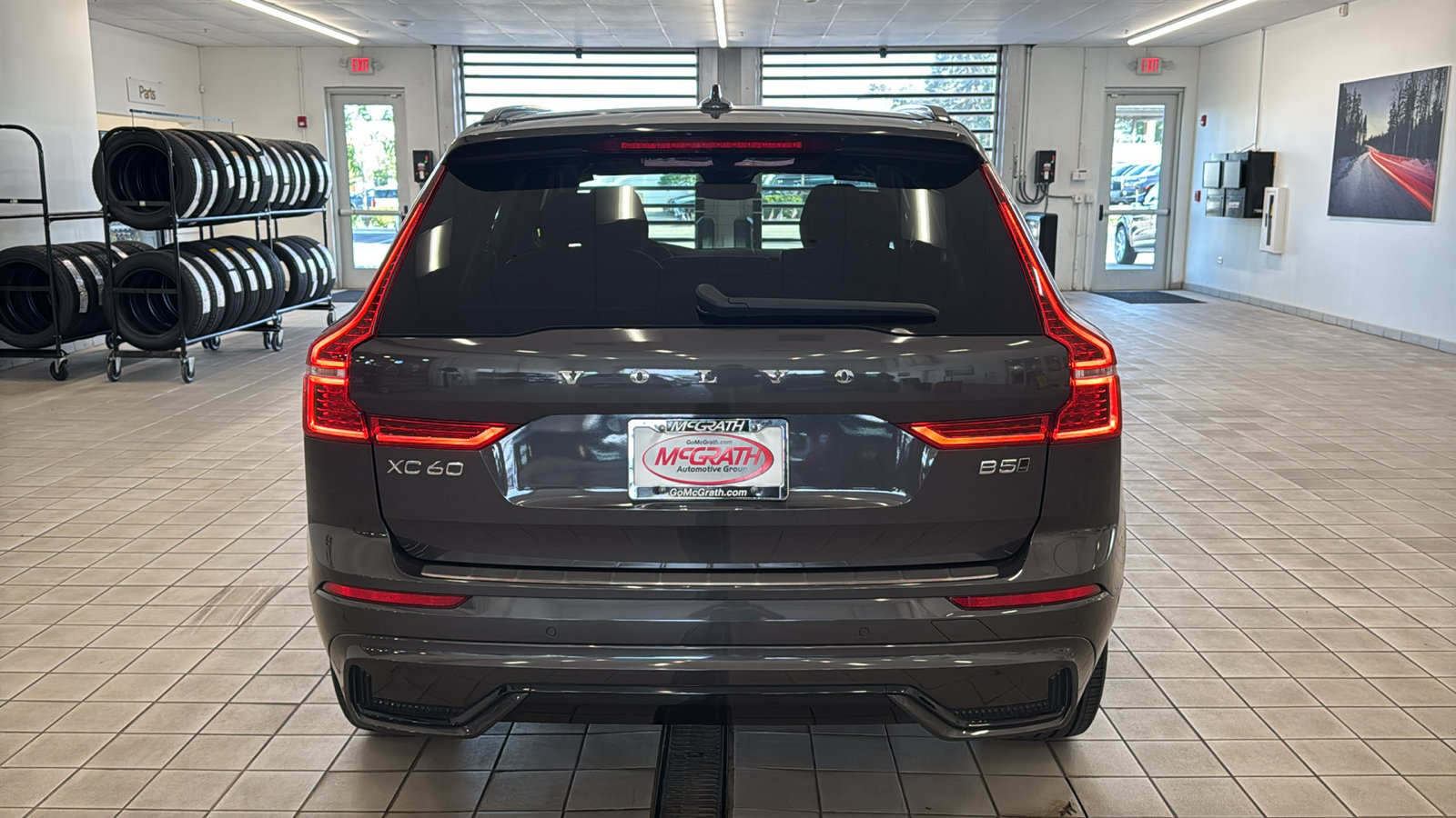 Used 2024 Volvo XC60 B5 Plus w/ Protection Package Premier AWD/4WD image 6