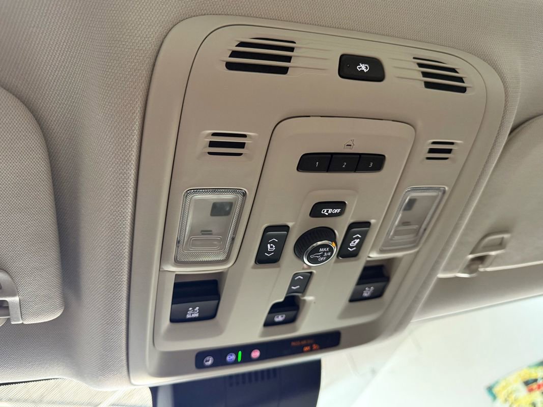 Used 2024 GMC Yukon XL Denali w/ Advanced Technology Package image 35