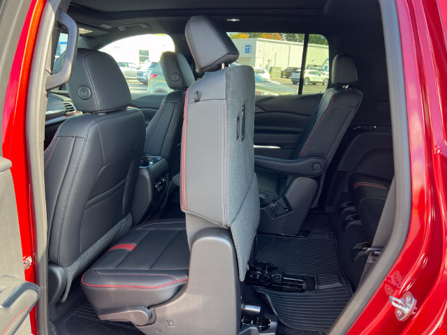 New 2027 Chevrolet Traverse RS w/ LPO, Floor Liner Package AWD/4WD image 6
