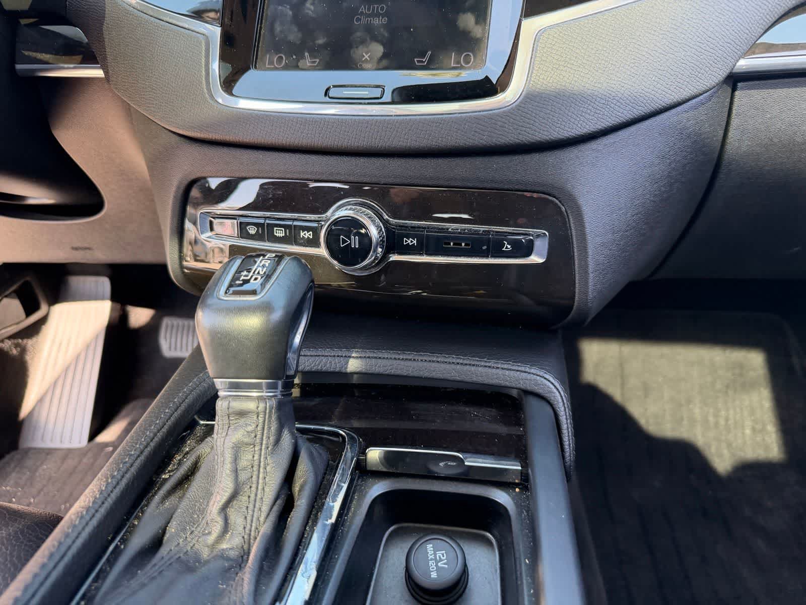 Used 2018 Volvo XC90 T6 Momentum w/ Convenience Package AWD/4WD image 14