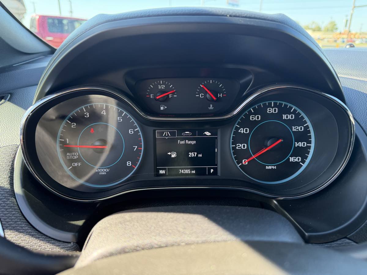 Used 2018 Chevrolet Cruze LT w/ Convenience Package FWD image 23