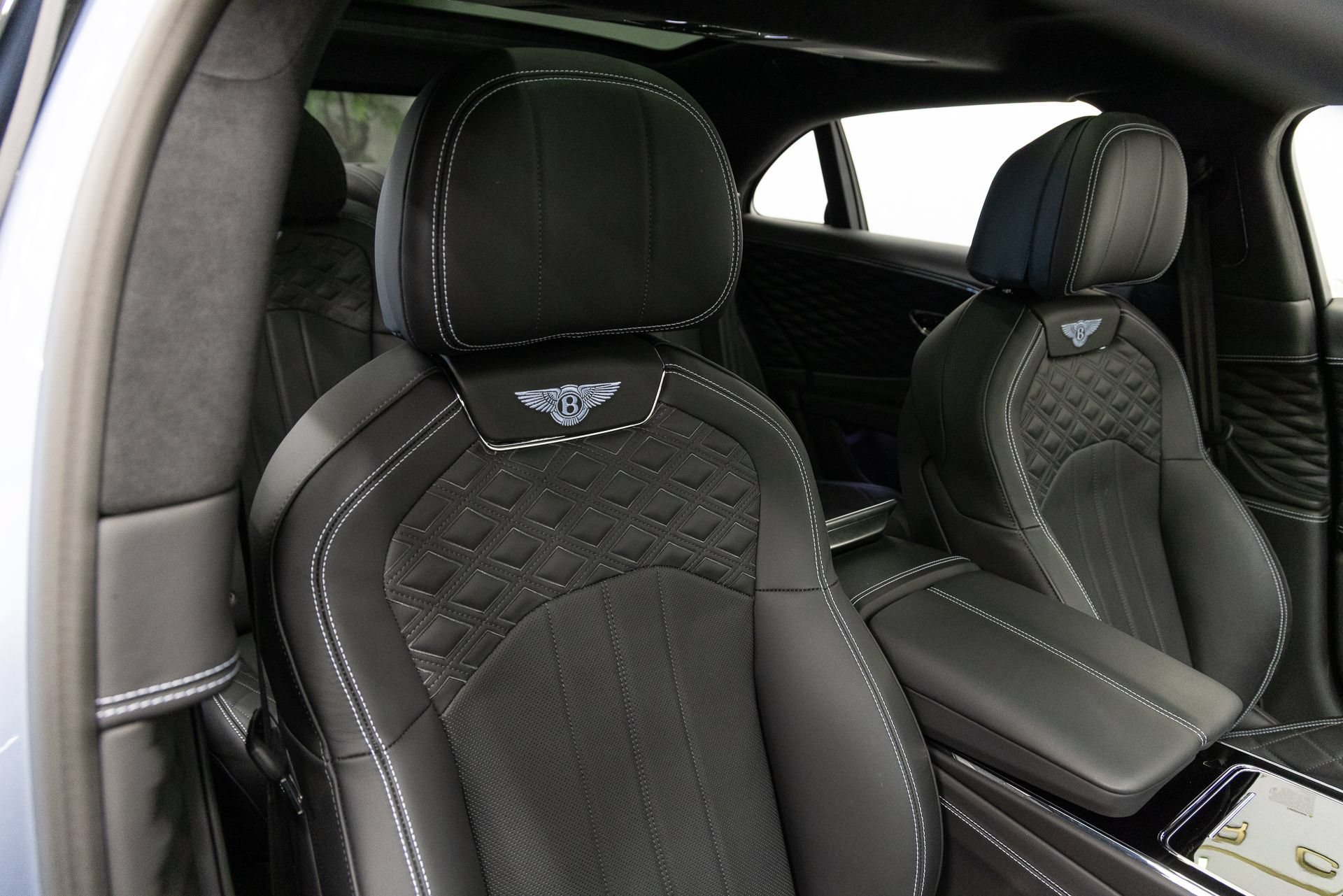 Used 2024 Bentley Flying Spur Plug-In Hybrid AWD/4WD image 22