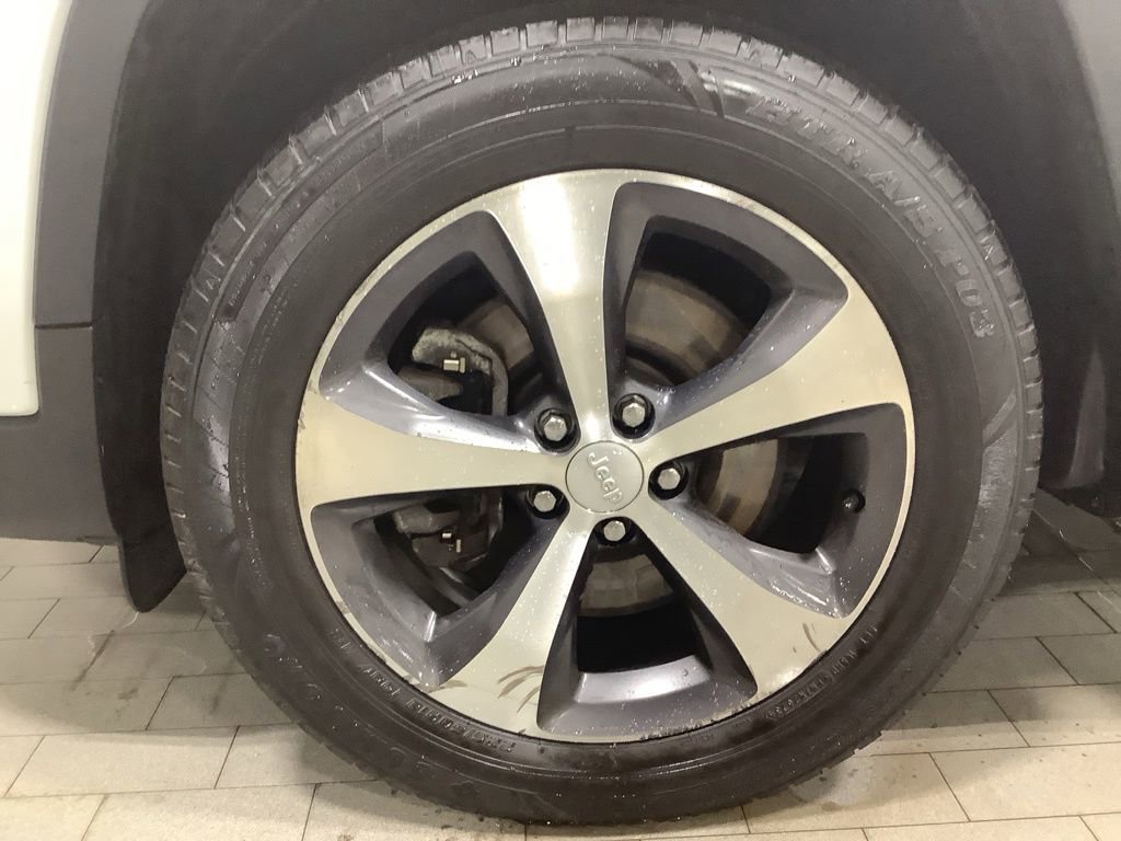 Used 2021 Jeep Cherokee Limited image 26