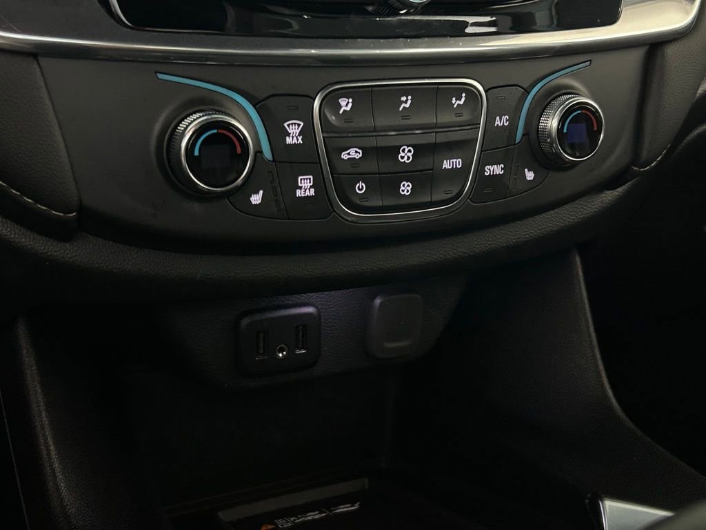 Used 2023 Chevrolet Traverse LT image 44