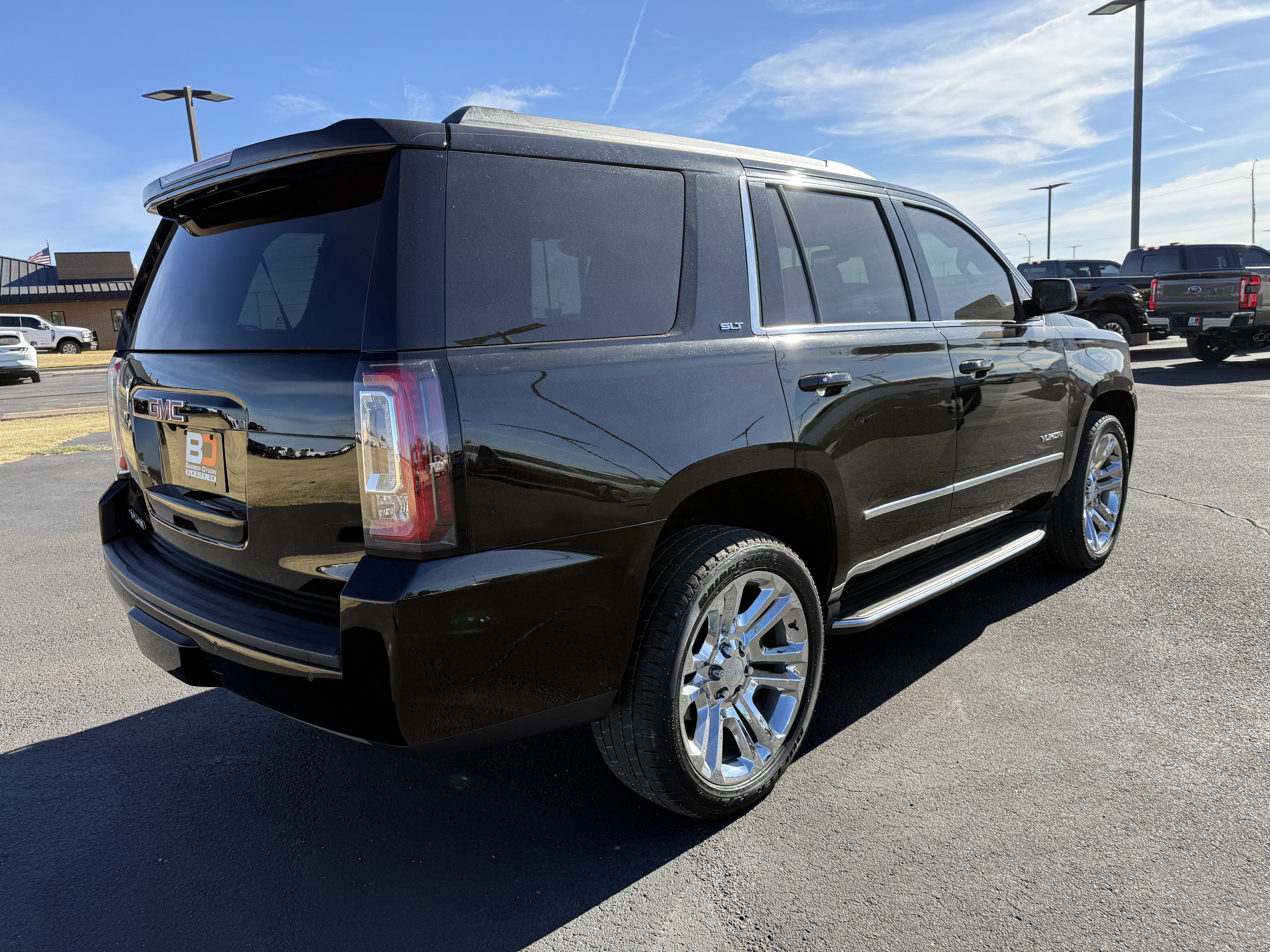 Used 2017 GMC Yukon SLT w/ Premium Edition image 3