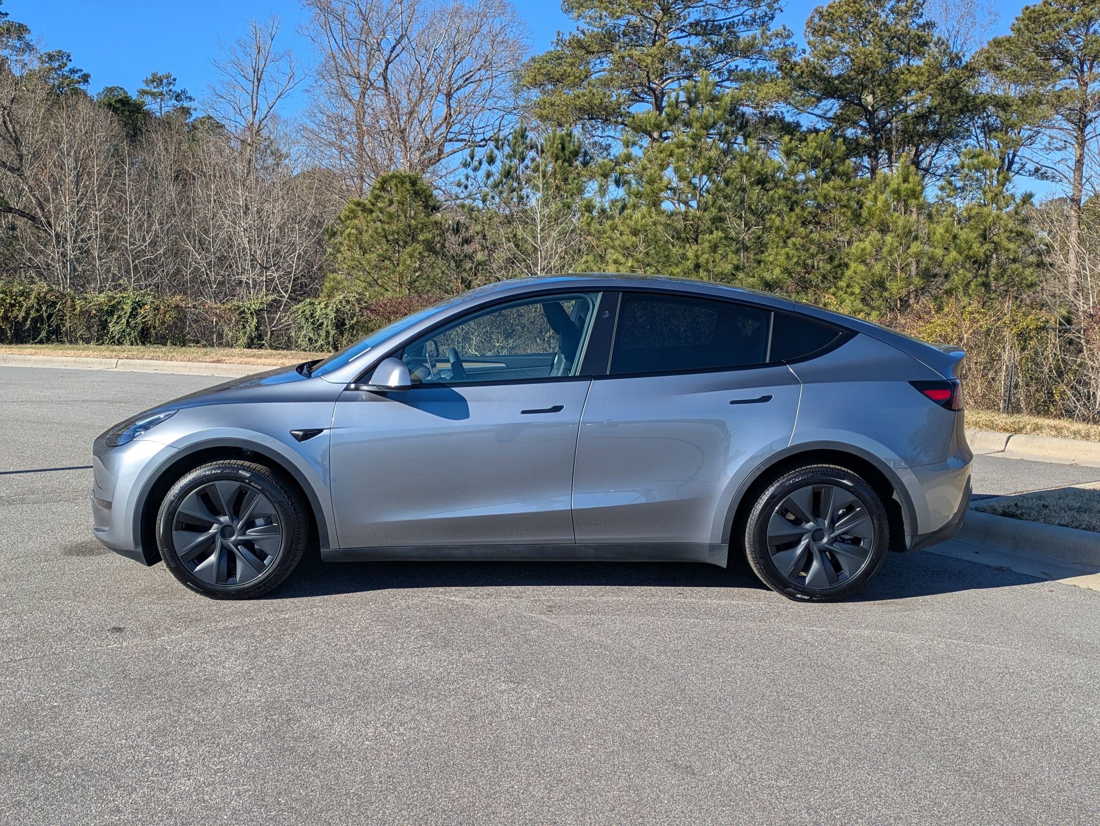 Used 2025 Tesla Model Y Long Range image 9