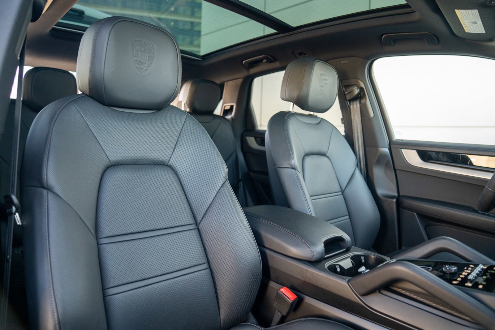 Used 2025 Porsche Cayenne image 27