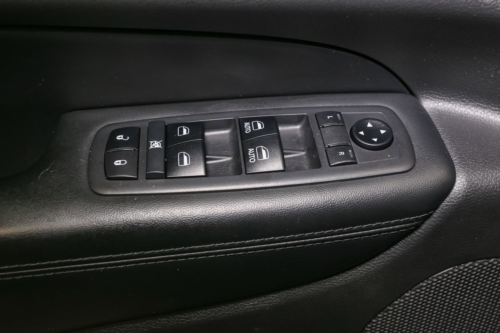 Used 2018 Jeep Grand Cherokee Laredo image 37