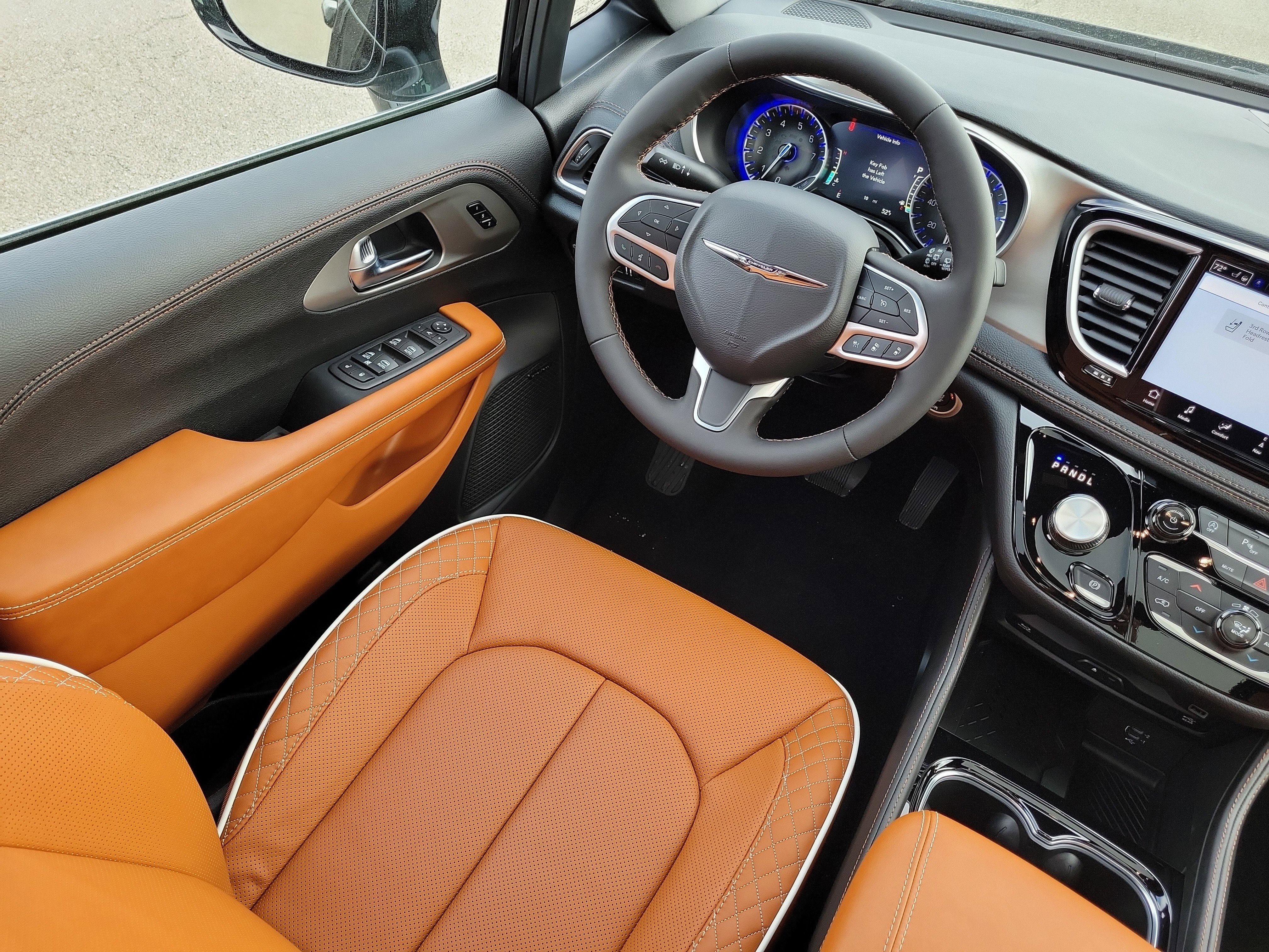 New 2026 Chrysler Pacifica Pinnacle image 13