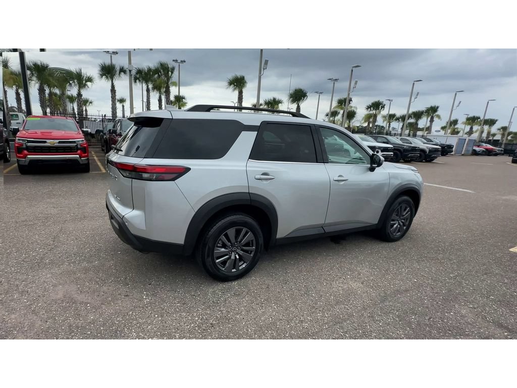 Used 2024 Nissan Pathfinder SV AWD/4WD image 2