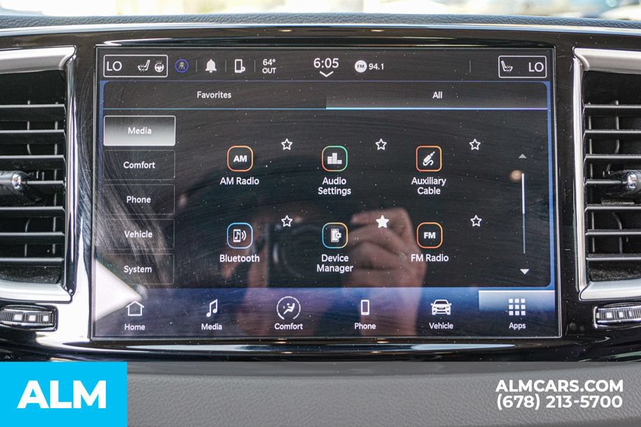 Used 2024 Chrysler Pacifica Touring-L FWD image 39
