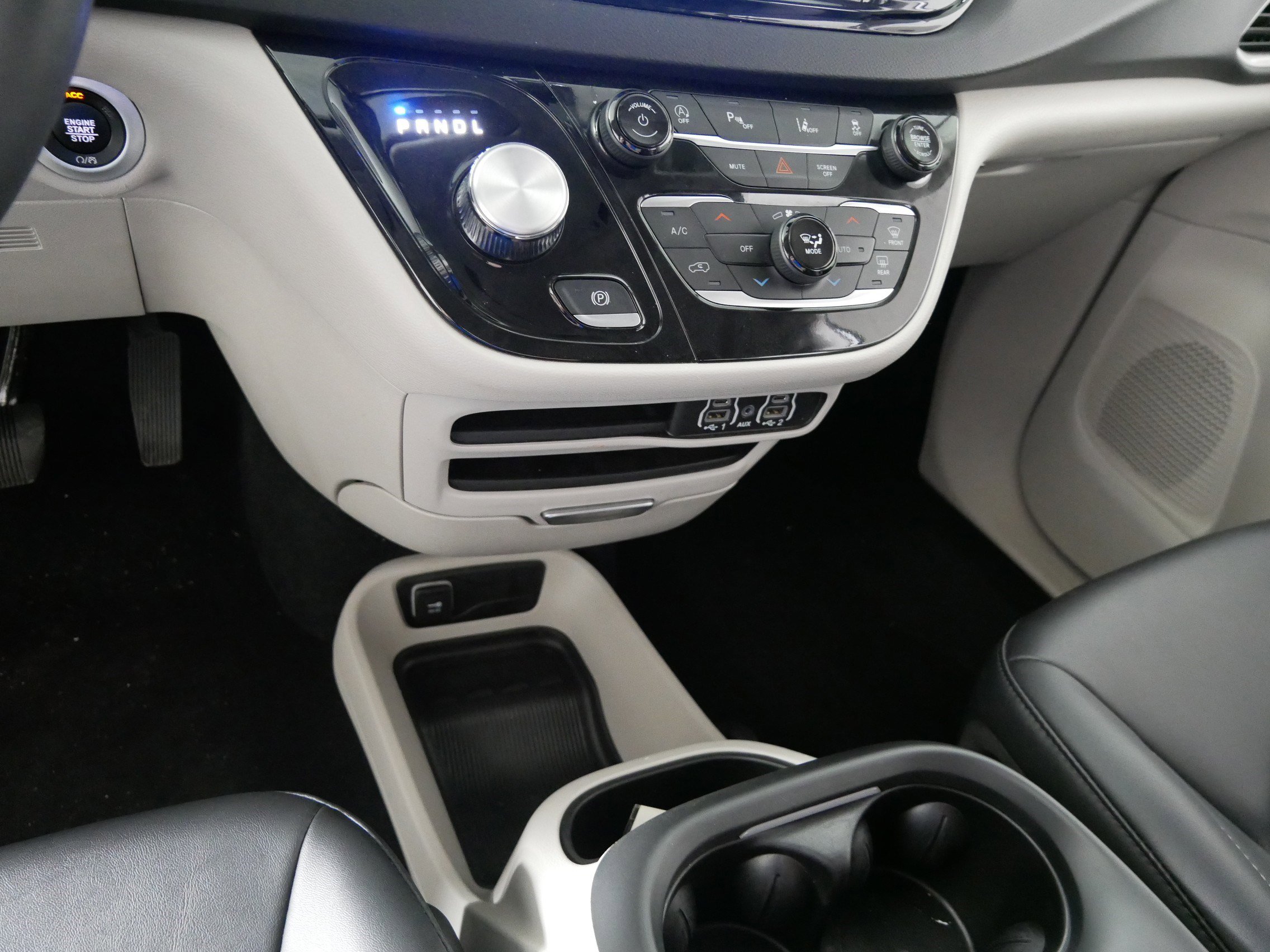 Used 2024 Chrysler Pacifica Touring-L image 24