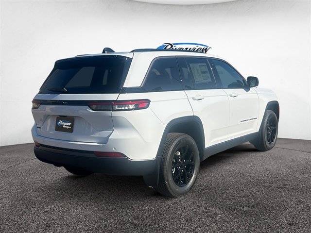 New 2026 Jeep Grand Cherokee Altitude image 5