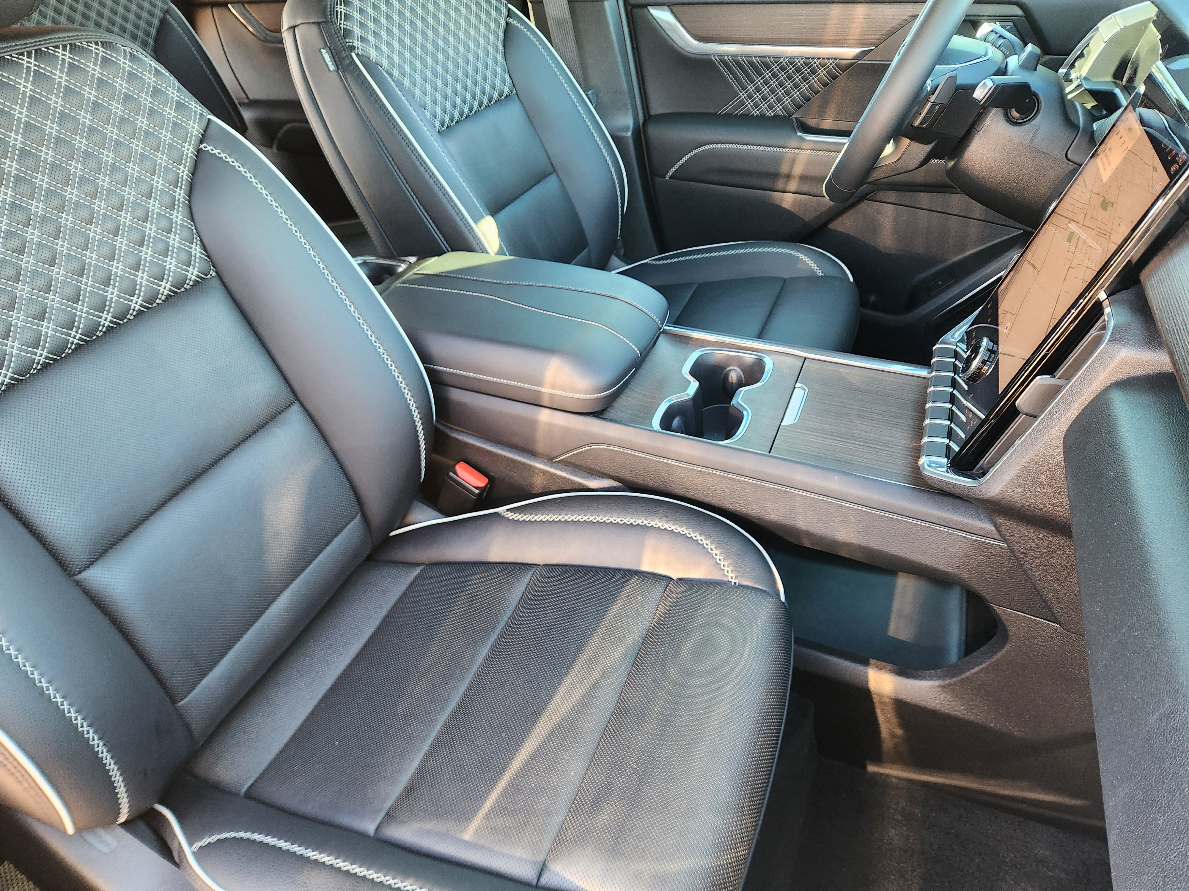 Used 2024 GMC Acadia Denali w/ Super Cruise Package image 16