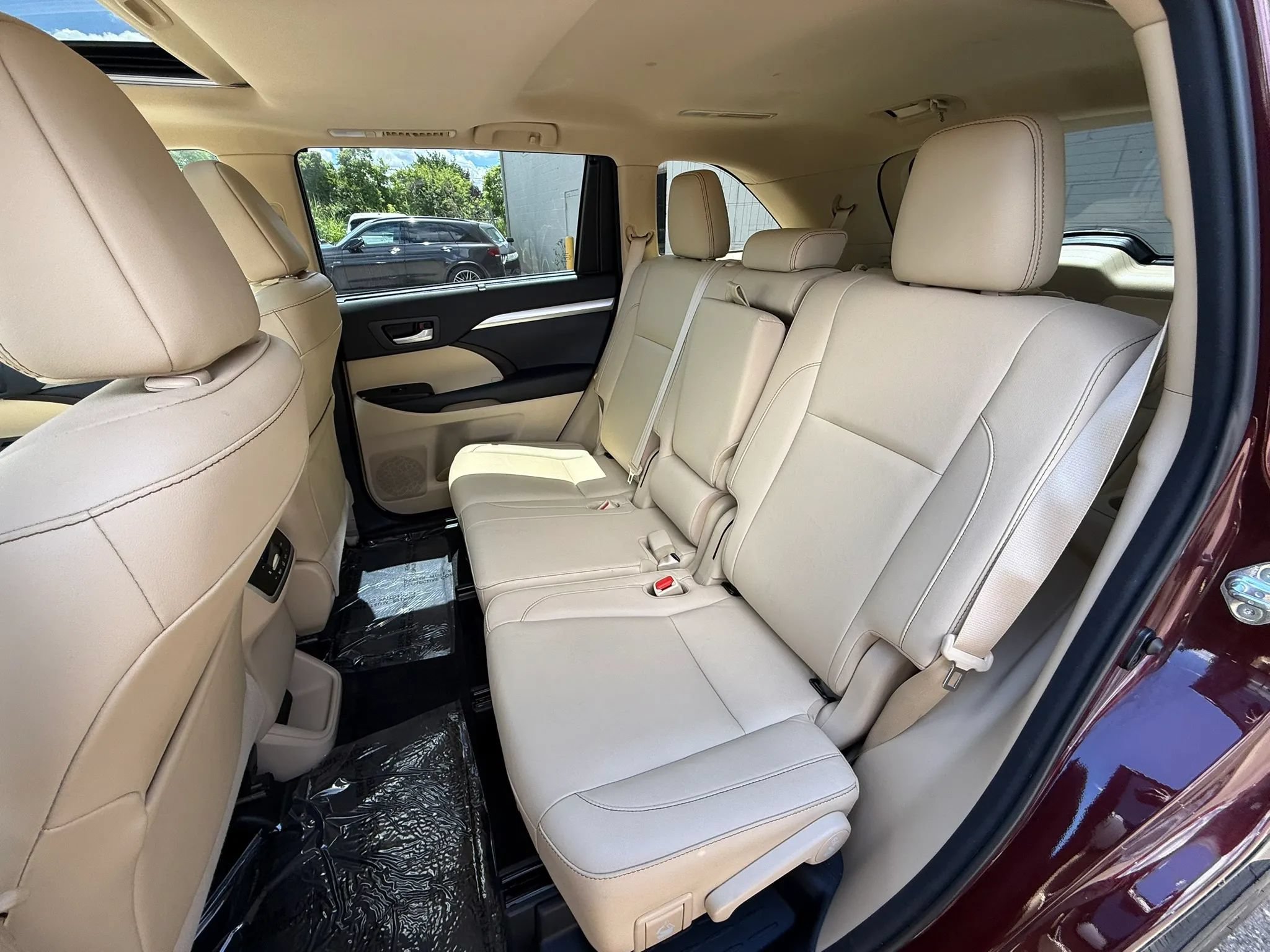 Used 2017 Toyota Highlander XLE w/ Carpet Mat Package AWD/4WD image 27