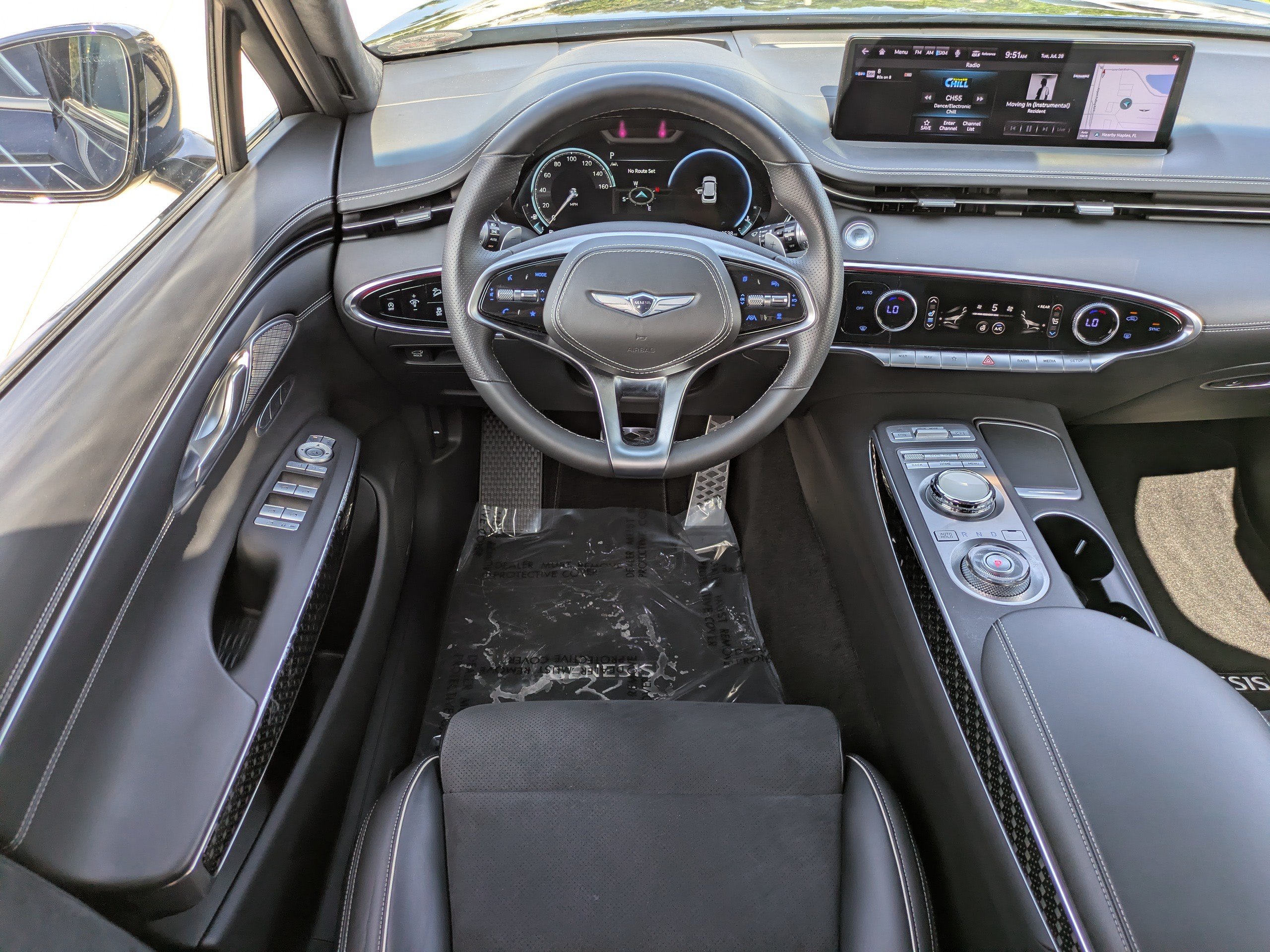 Certified 2022 Genesis GV70 3.5T Sport w/ Sport Prestige Package AWD/4WD image 15