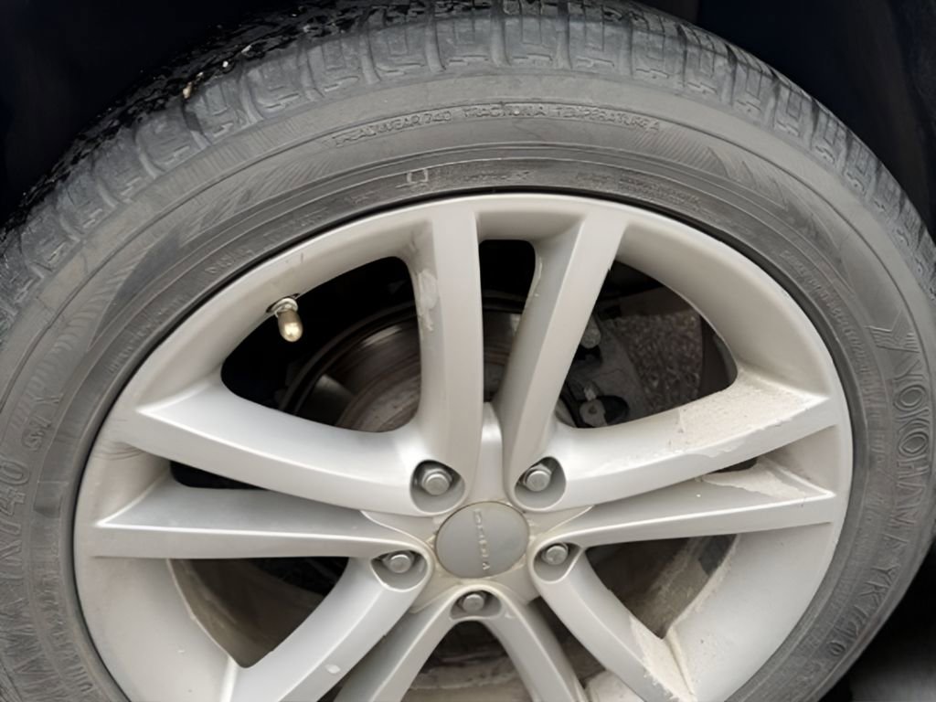 Used 2013 Dodge Avenger SE image 26