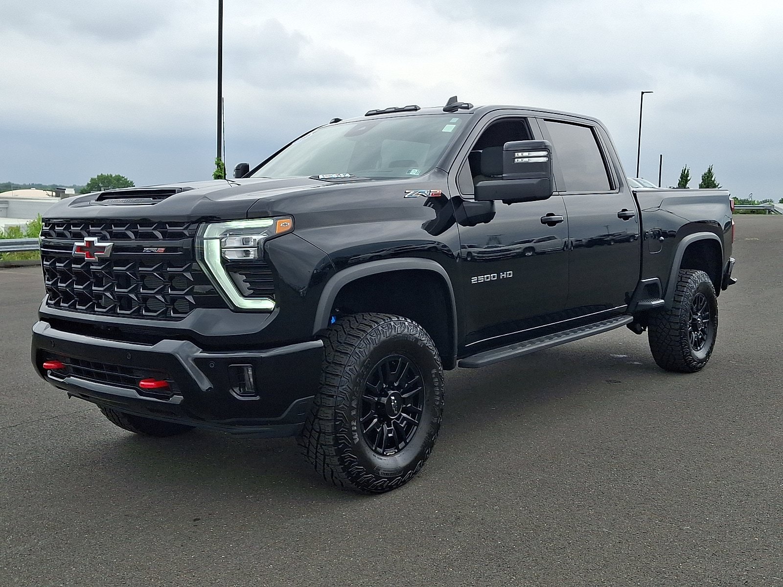 Used 2025 Chevrolet Silverado 2500 ZR2 w/ Technology Package AWD/4WD image 3