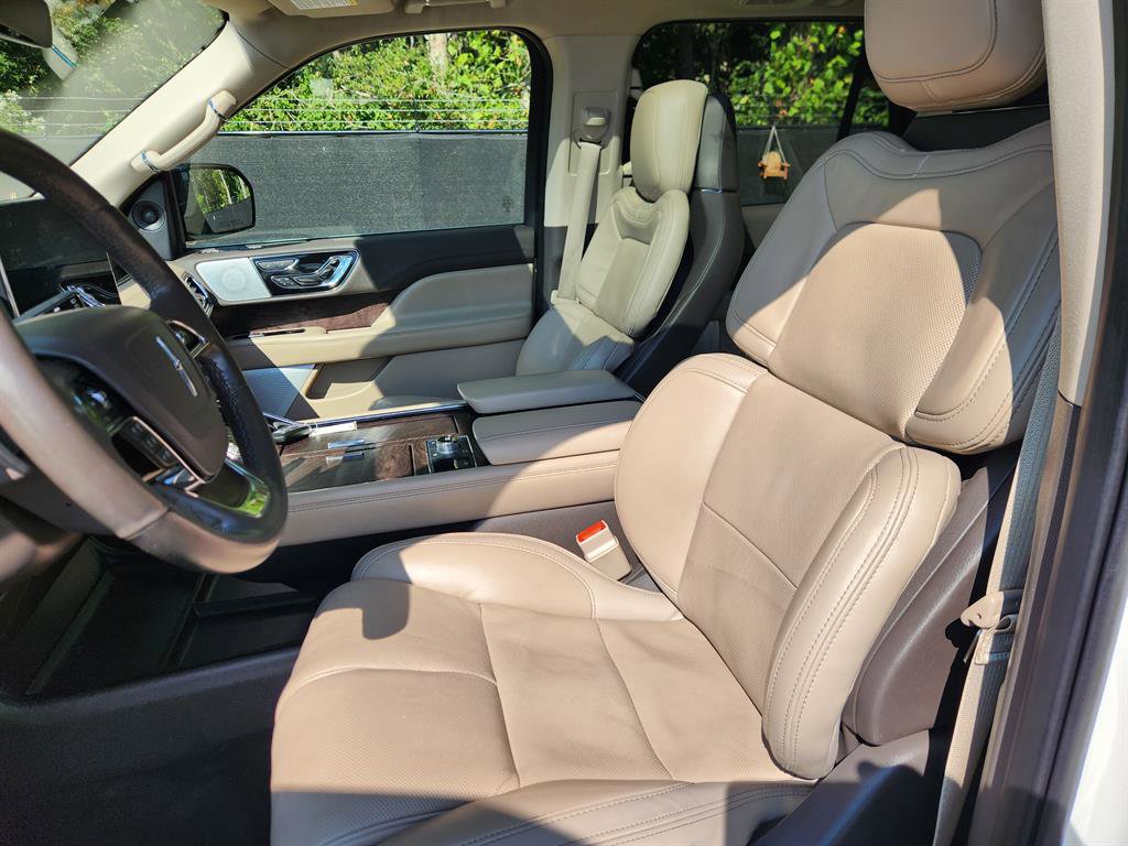 Used 2022 Lincoln Navigator Reserve image 34