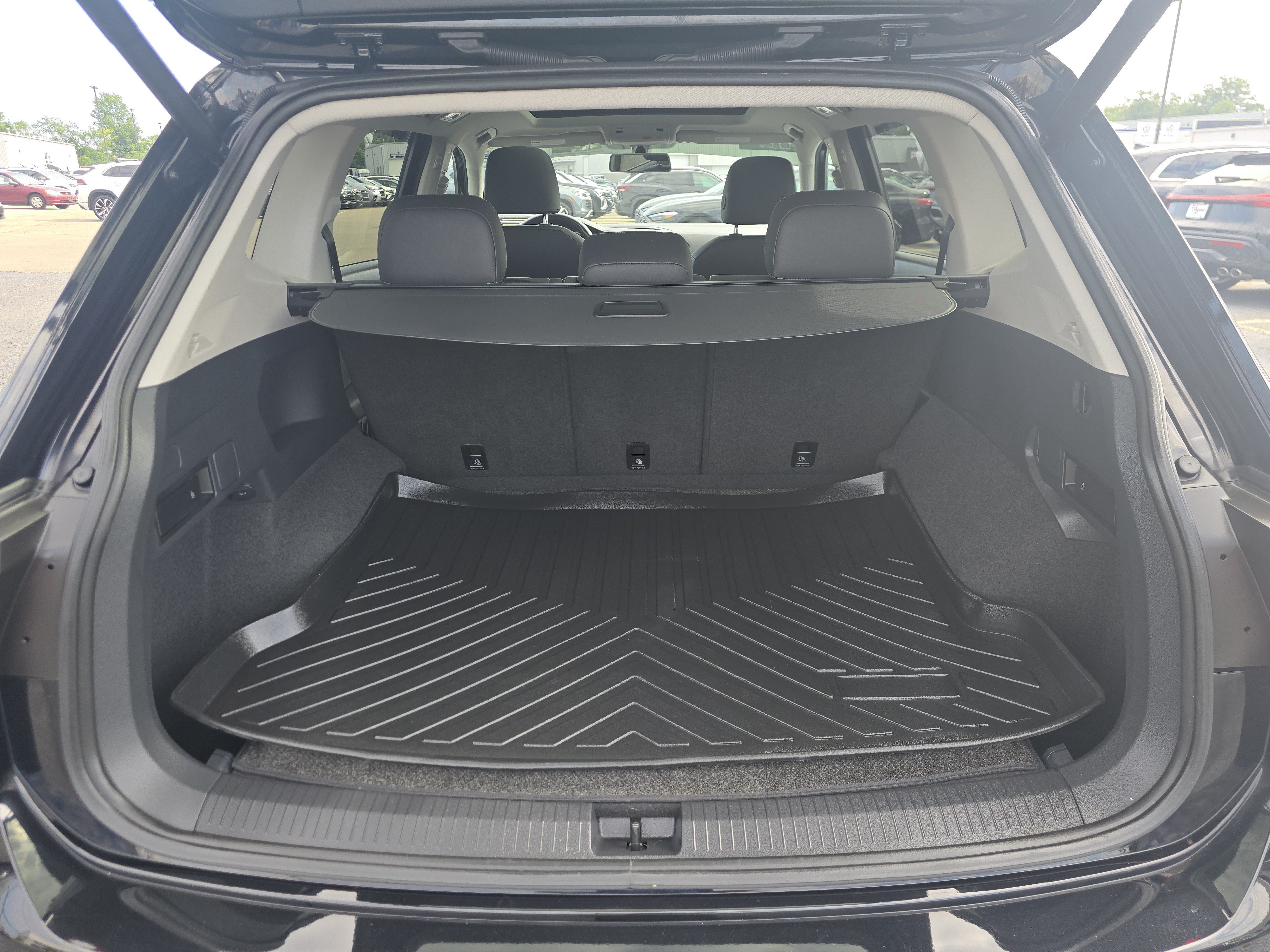 Used 2019 Volkswagen Tiguan SEL AWD/4WD image 18