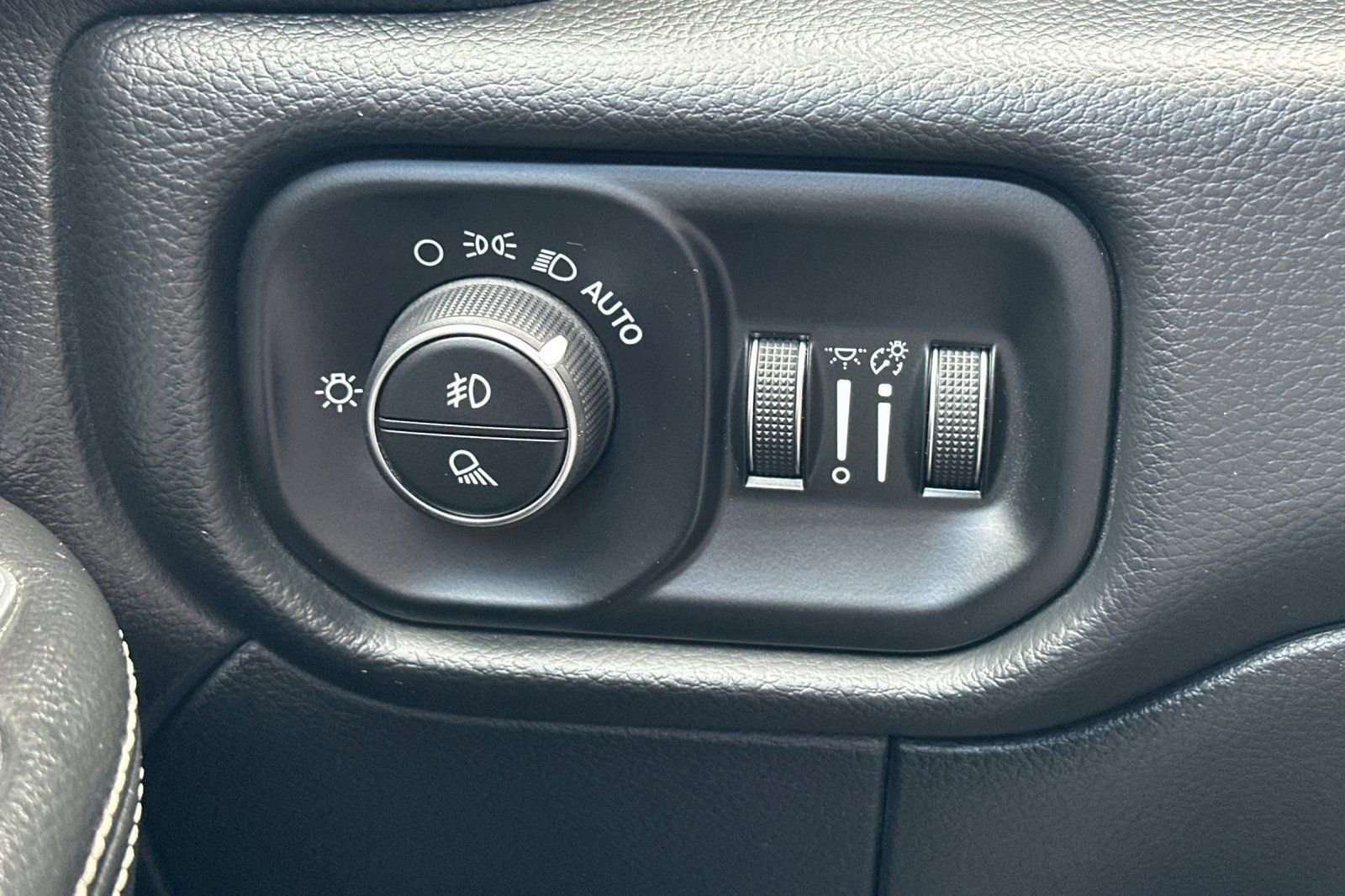 Used 2020 RAM 2500 Laramie w/ Night Edition AWD/4WD image 35