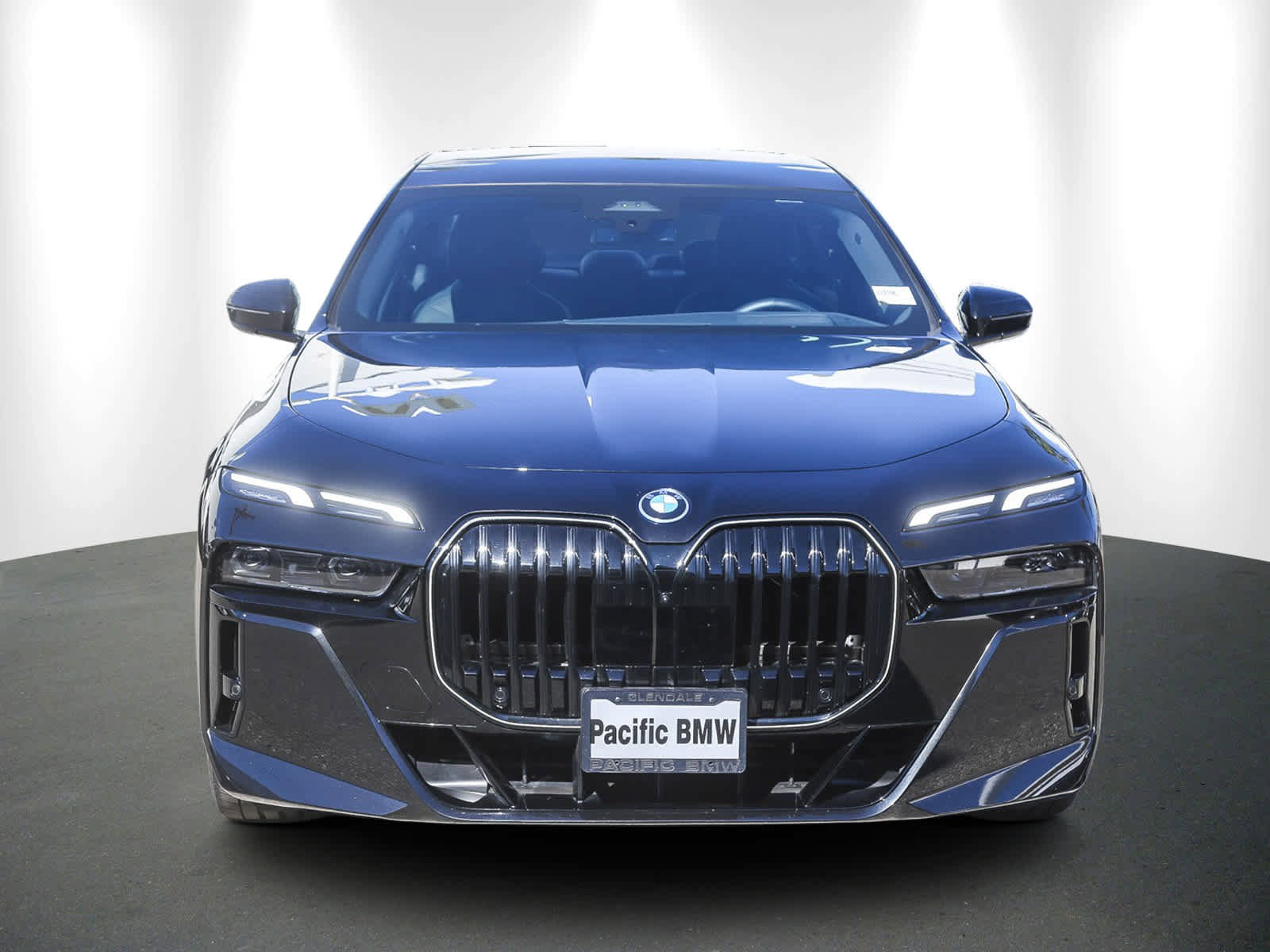 Used 2026 BMW 750e xDrive 750e xDrive w/ Premium Package image 2