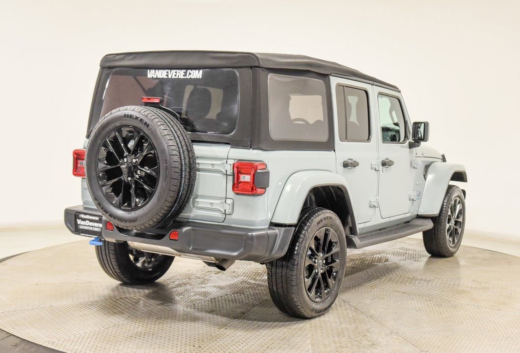 Used 2024 Jeep Wrangler Unlimited Sahara w/ Technology Group image 11
