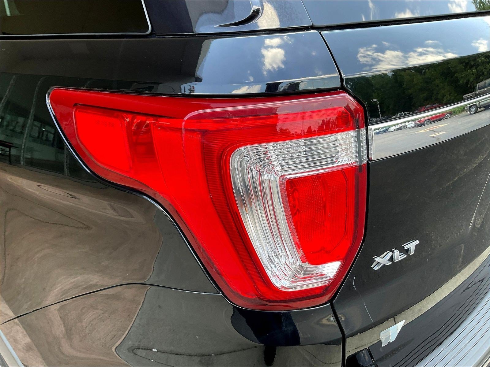 Used 2018 Ford Explorer XLT AWD/4WD image 23