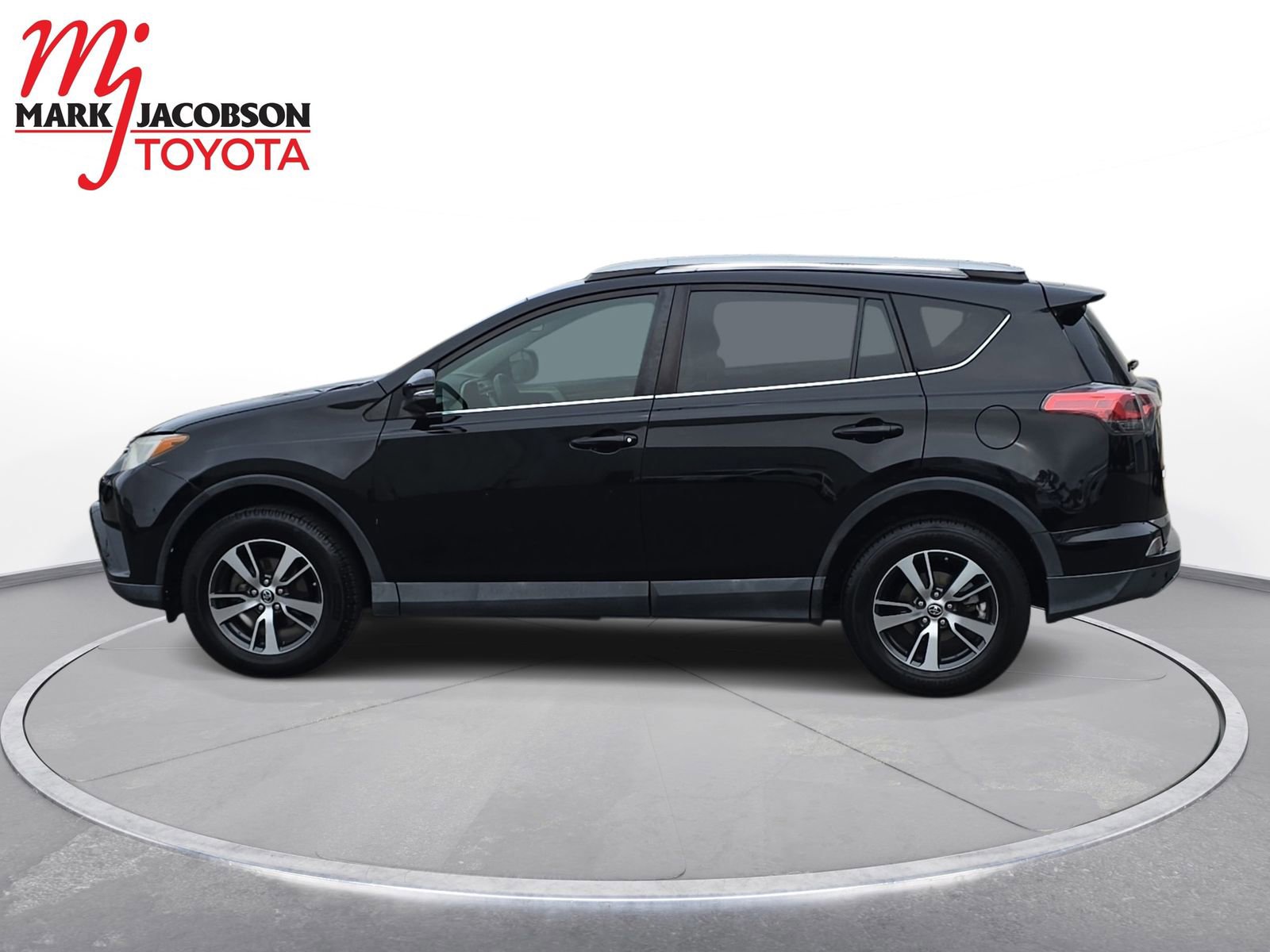 Used 2017 Toyota RAV4 XLE image 12