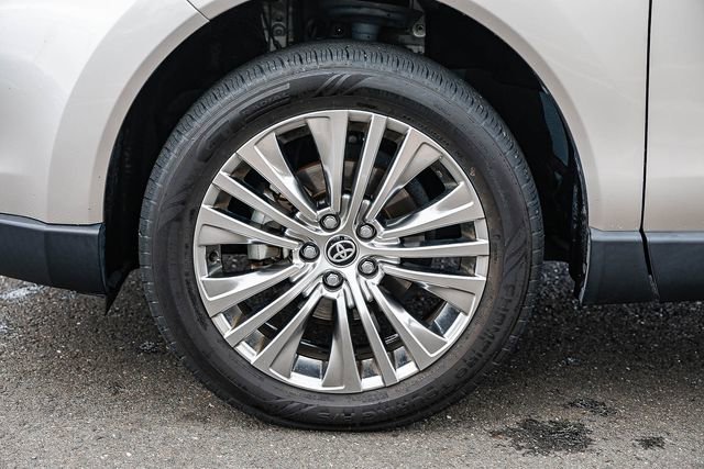 Used 2021 Toyota Venza Limited w/ Advanced Technology Package AWD/4WD image 11