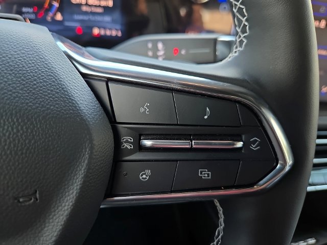Used 2025 Chevrolet Traverse High Country FWD image 21