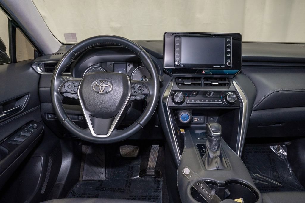 Used 2021 Toyota Venza LE image 2
