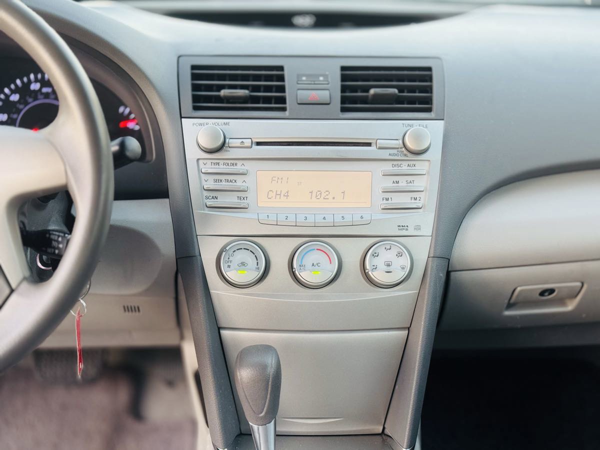 Used 2011 Toyota Camry LE image 18