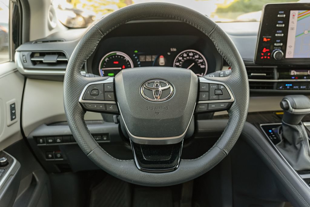 Used 2023 Toyota Sienna Limited AWD/4WD image 42