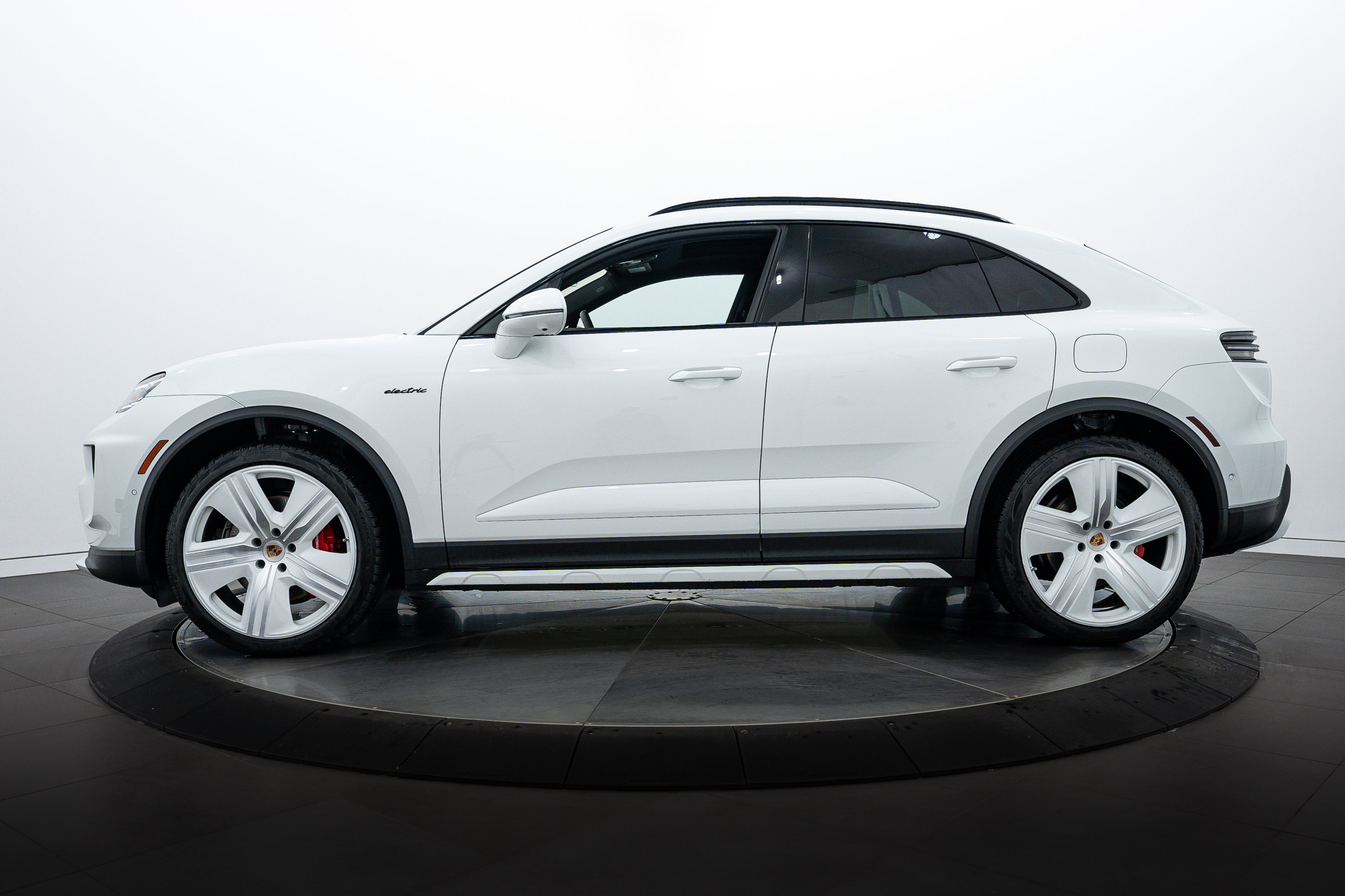 New 2025 Porsche Macan 4S Electric image 2